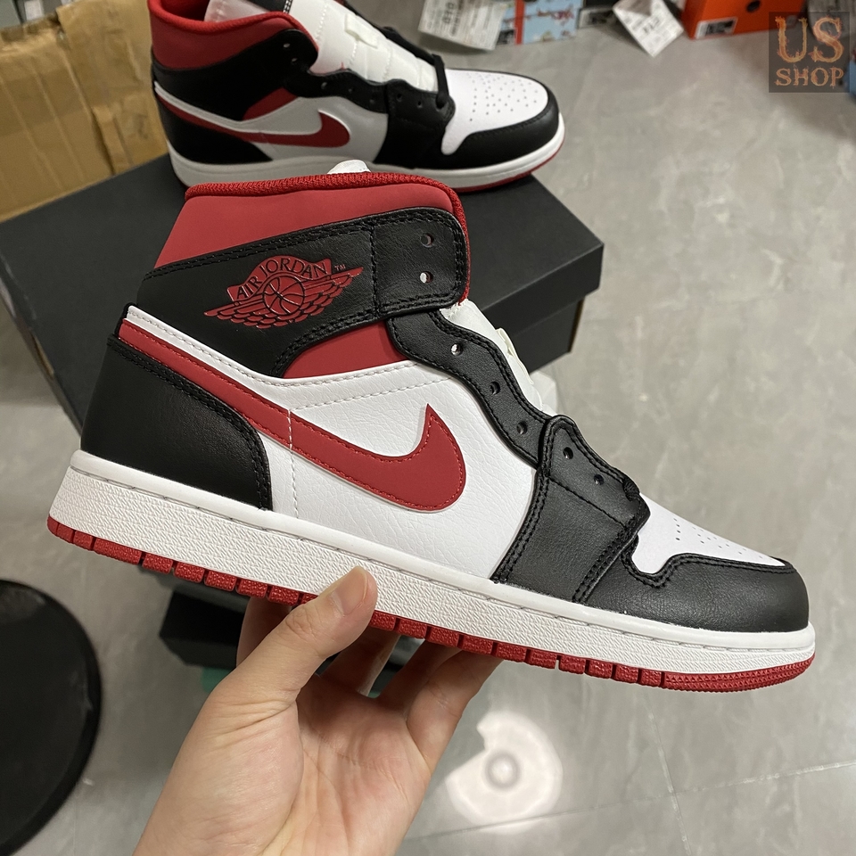 Jordan 1 mid black gym store red white