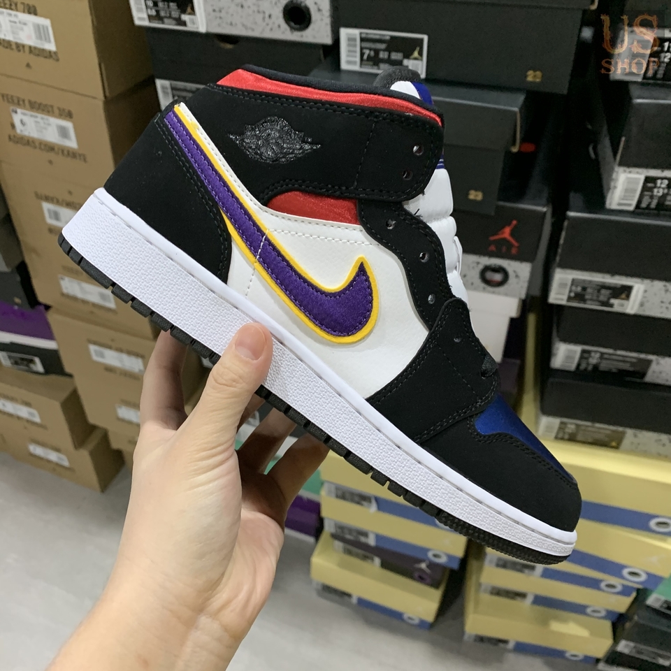 Nike jordan 1 mid sales top 3