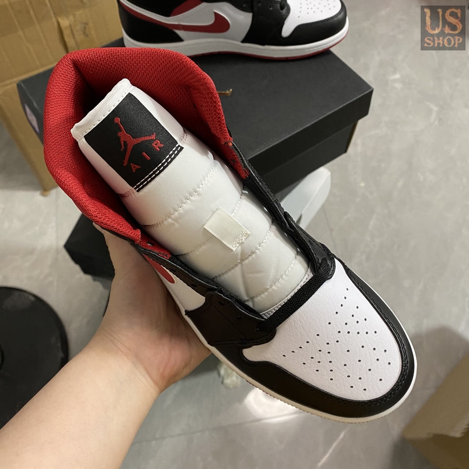 Jordan 1 mid gym red hot sale white black